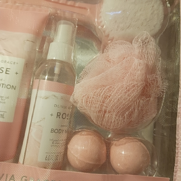 NWT! OLIVIA GRACE ROSE Beauty Set - Picture 6 of 8